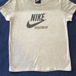 Nike short sleeve t-shirt